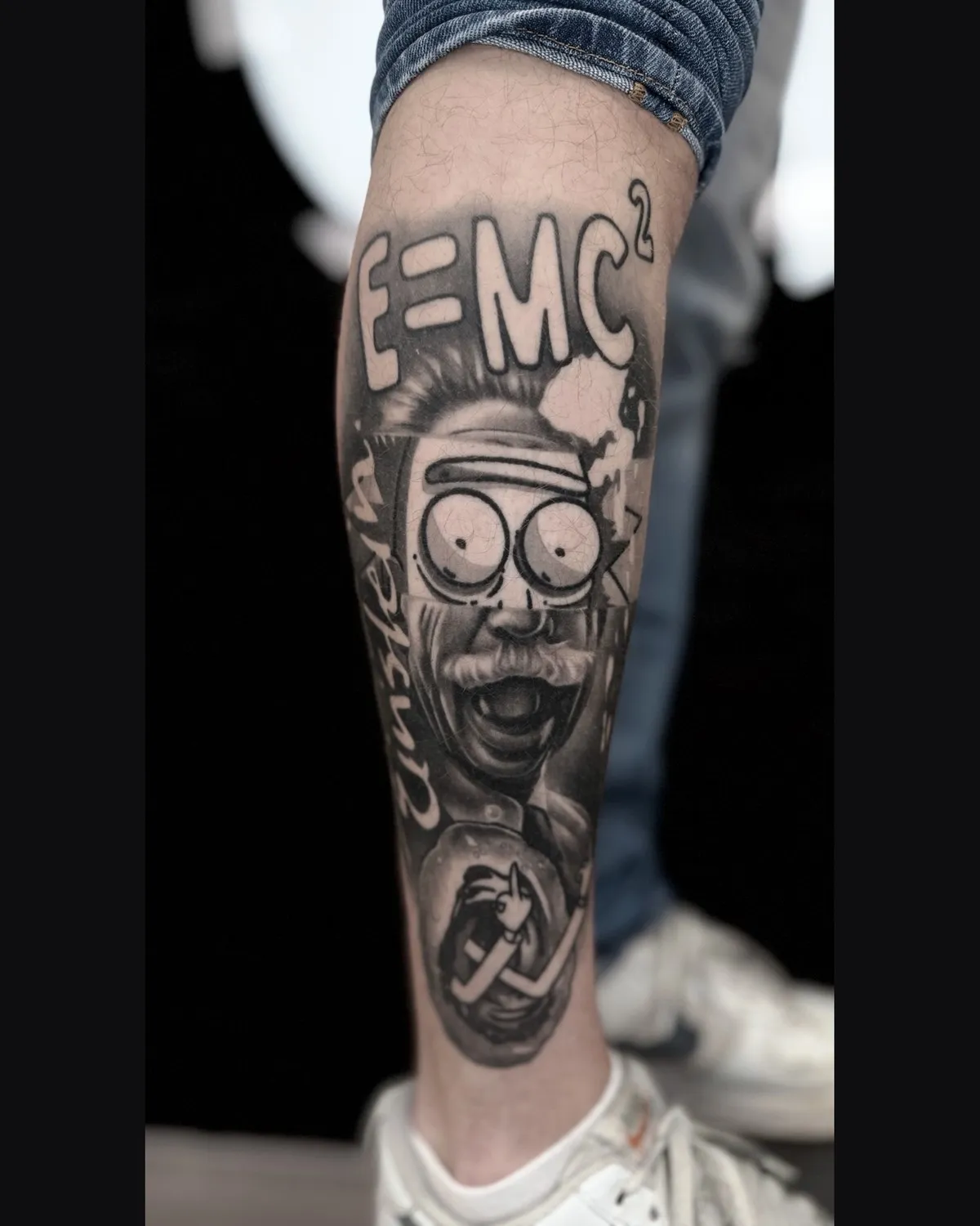 Einstein cu ochi de Rick și E=mc², gamba întreagă, vindecat