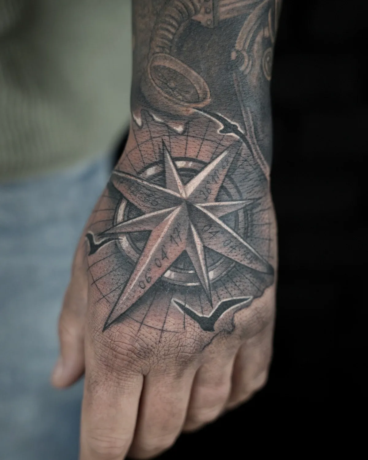 Busolă 3D pe mână, parte din sleeve